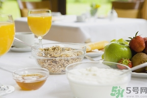 蘋果和酸奶能一起吃嗎？蘋果和酸奶能一起榨汁嗎？