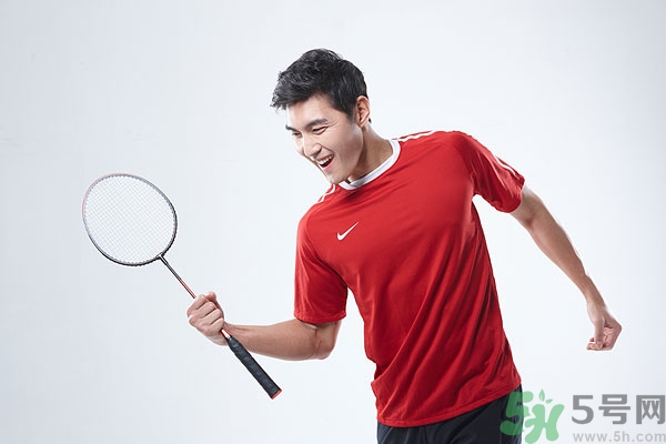 打羽毛球有什么好處？打羽毛球有什么壞處？