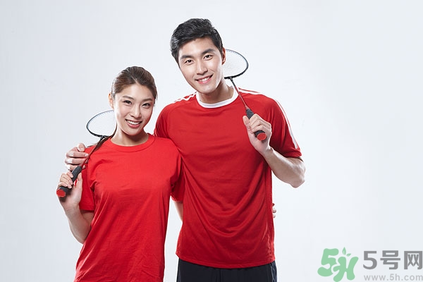 打羽毛球有什么好處？打羽毛球有什么壞處？