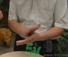 水晶月餅用的什么粉？水晶月餅的做法及配方