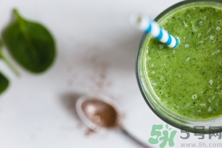 用蔬菜汁和面有營養(yǎng)嗎?蔬菜汁和面注意什么 用蔬菜汁和面有營養(yǎng)嗎?蔬菜汁和面注意什么