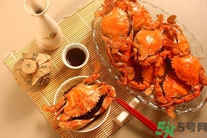 吃螃蟹可以喝紅酒嗎？吃螃蟹可以喝酒嗎？