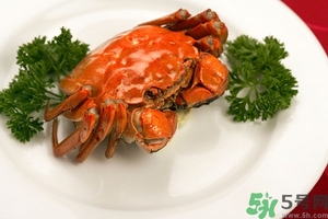 吃螃蟹可以喝紅酒嗎？吃螃蟹可以喝酒嗎？