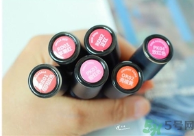 菲詩小鋪水墨絢染潤唇彩色號 菲詩小鋪唇彩試色圖 菲詩小鋪水墨絢染潤唇彩色號 菲詩小鋪唇彩試色圖