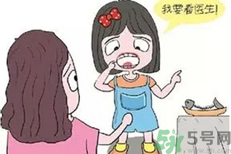 魚刺卡在喉嚨里怎么辦？取魚刺的小技巧有哪些？