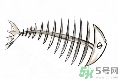 魚刺卡在喉嚨里怎么辦？取魚刺的小技巧有哪些？