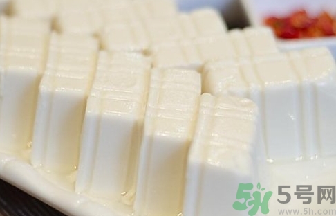 鯽魚可以和豆腐一起吃嗎?鯽魚能和豆腐同吃嗎? 鯽魚可以和豆腐一起吃嗎?鯽魚能和豆腐同吃嗎?