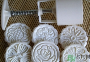 打月餅用什么面粉?打月餅的面怎么和? 打月餅用什么面粉?打月餅的面怎么和?