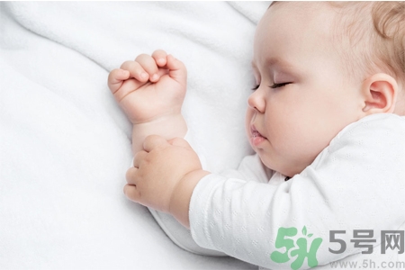 寶寶睡覺出汗正常嗎？如何預(yù)防寶寶睡覺出汗多？