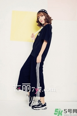 闊腿褲配什么鞋子好看？穿闊腿褲配什么鞋子？