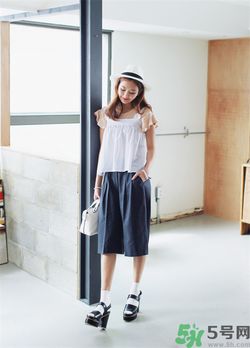 闊腿褲配什么鞋子好看？穿闊腿褲配什么鞋子？