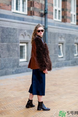 闊腿褲配什么鞋子好看？穿闊腿褲配什么鞋子？