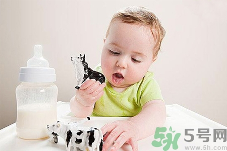 寶寶嘴巴很臭是怎么回事？寶寶嘴巴很臭怎么辦？