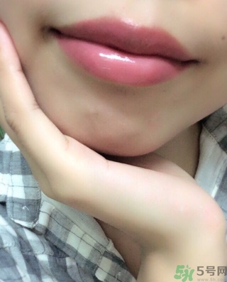 蘭芝漆光溢彩唇部啫喱怎么樣? 蘭芝漆光溢彩唇部啫喱怎么樣?