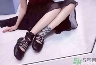 miumiu芭蕾舞鞋怎么穿?miumiu芭蕾舞鞋怎么綁? miumiu芭蕾舞鞋怎么穿?miumiu芭蕾舞鞋怎么綁?