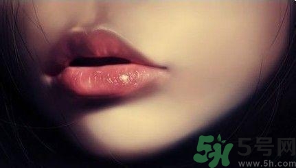 孕婦嘴唇干裂脫皮怎么回事？孕婦嘴唇干裂脫皮是缺什么