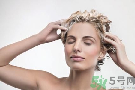 頭皮癢怎么辦？頭皮癢脫發(fā)怎么治？