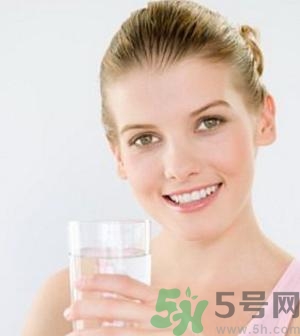 孕婦嘴唇干裂脫皮怎么回事？孕婦嘴唇干裂脫皮是缺什么