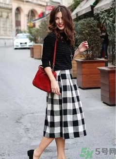 秋天穿裙子配什么鞋子？秋天穿裙子配什么鞋好看？