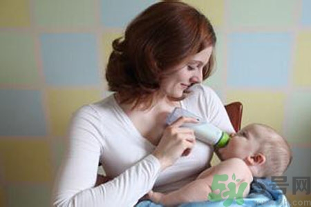 寶寶多大開始喝水？水和葡萄糖寶寶能一起喝嗎？