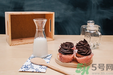 剛過期的牛奶能喝嗎?牛奶過期一天還能喝嗎 剛過期的牛奶能喝嗎?牛奶過期一天還能喝嗎