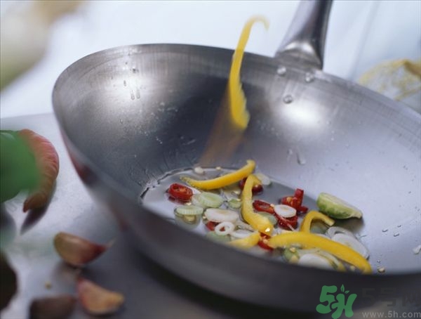 芝麻油可以炒菜嗎?香油炒菜好嗎? 芝麻油可以炒菜嗎?香油炒菜好嗎?