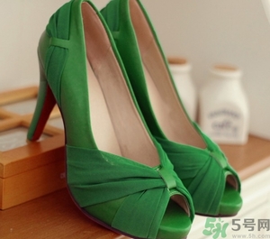結(jié)婚可以穿綠色衣服嗎？結(jié)婚為什么穿綠鞋子？