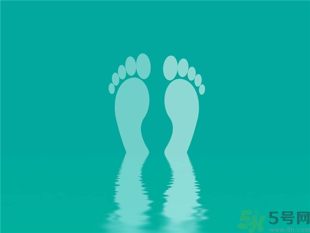 腳拇指外翻遺傳嗎？腳拇指外翻怎么矯正？