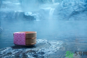 泡溫泉可以戴隱形眼鏡嗎？泡溫泉帶隱形眼鏡可以嗎？