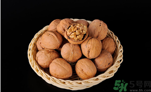 干核桃和濕核桃哪個(gè)好？干核桃和濕核桃的區(qū)別