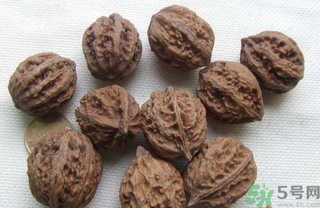 野核桃能吃嗎？野核桃怎么吃？