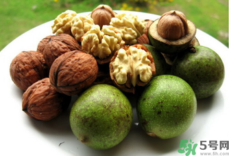 新鮮核桃吃多了會(huì)怎么樣？新鮮核桃吃多了會(huì)上火嗎？