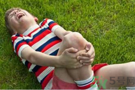 小孩膝蓋疼怎么回事？小孩膝蓋疼怎么辦？