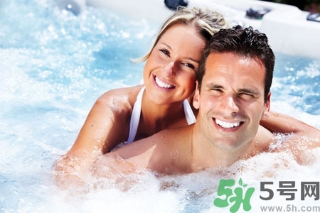 泡溫泉可以帶金戒指嗎？泡溫泉可以帶金首飾嗎？