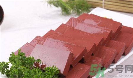 鴨血的營養(yǎng)價值 鴨血的功效與作用 鴨血的營養(yǎng)價值 鴨血的功效與作用