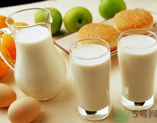 羊奶粉好還是牛奶粉好？羊奶粉排行榜10強(qiáng)有哪些