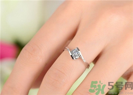 睡覺可以戴戒指嗎?晚上睡覺戴戒指好嗎? 睡覺可以戴戒指嗎?晚上睡覺戴戒指好嗎?