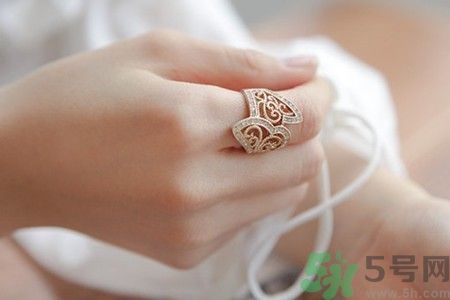 睡覺可以戴戒指嗎?晚上睡覺戴戒指好嗎? 睡覺可以戴戒指嗎?晚上睡覺戴戒指好嗎?