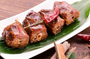 吃辣鴨脖太辣怎么辦？鴨脖子太辣怎么辦？