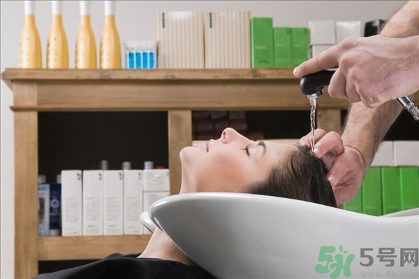 掉頭發(fā)用白醋洗頭好嗎？掉頭發(fā)用醋洗好嗎？