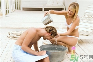 掉頭發(fā)用白醋洗頭好嗎？掉頭發(fā)用醋洗好嗎？