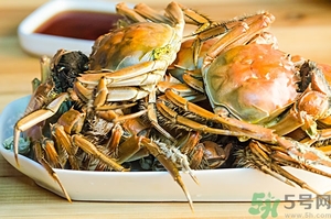 吃大閘蟹配什么酒好？大閘蟹和什么酒搭配最好吃