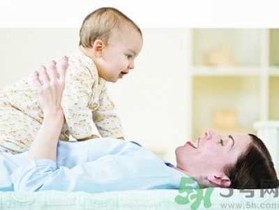 母乳喂養(yǎng)的好處有哪些？母乳喂養(yǎng)怎么知道寶寶吃飽了沒？