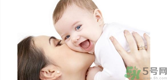 母乳喂養(yǎng)的好處有哪些？母乳喂養(yǎng)怎么知道寶寶吃飽了沒？