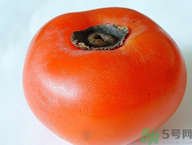 新鮮柿子皮可以吃嗎？吃了柿子皮怎么辦？