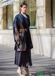 穿風(fēng)衣里面穿什么?風(fēng)衣內(nèi)搭什么好看? 穿風(fēng)衣里面穿什么?風(fēng)衣內(nèi)搭什么好看?