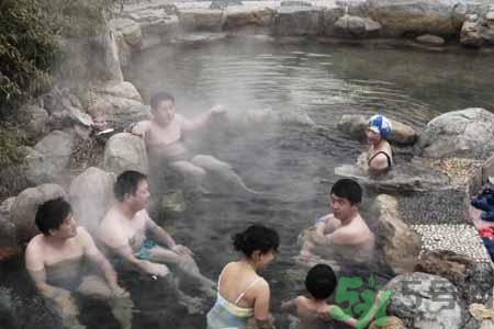 血糖高的人可以泡溫泉嗎？血糖高的人泡溫泉需要注意什么？