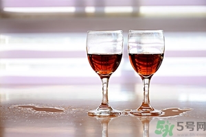 紅酒有沉淀物還能喝嗎,紅酒的沉淀物有影響嗎？
