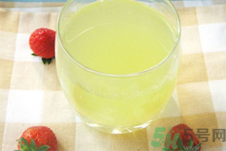 新鮮甘蔗汁是綠色的嗎？鮮榨甘蔗汁是什么顏色？