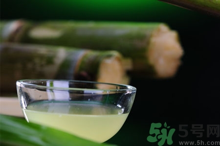 發(fā)霉的甘蔗吃了會(huì)中毒嗎？發(fā)霉的甘蔗長(zhǎng)什么樣子？